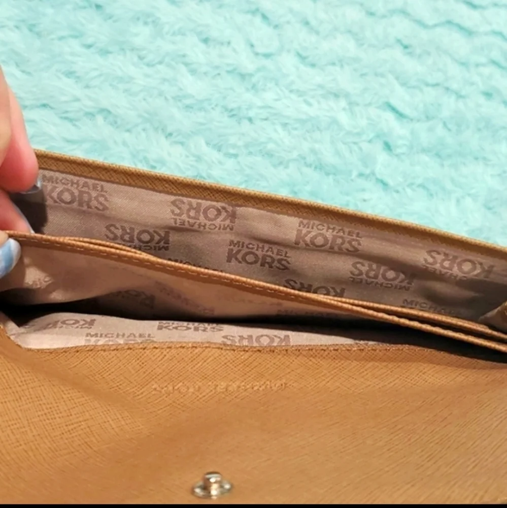 Michael Kors Wallet - Picture 6 of 6
